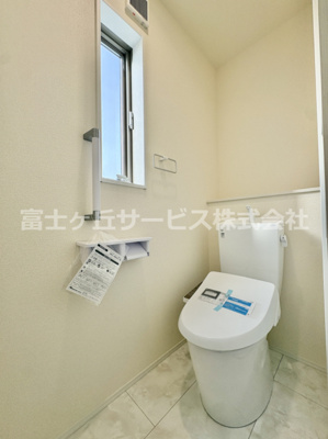 【トイレ】 | 豊橋市西幸町 新築一戸建て | ゆったりとした空間のトイレです