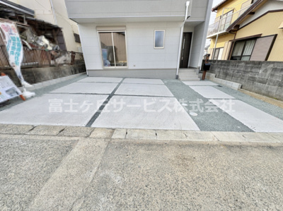 【駐車場】 | 豊橋市西幸町 新築一戸建て | 駐車場の用意があります