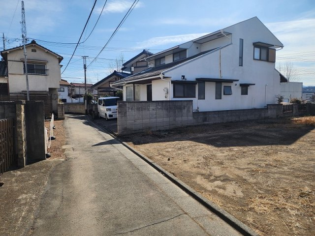 高崎市並榎町　売地の前面道路含む現地写真