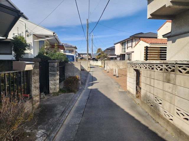 高崎市並榎町　売地の前面道路含む現地写真