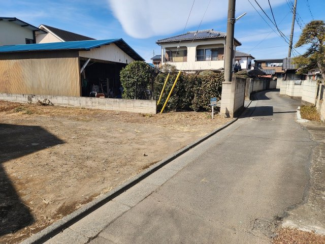 高崎市並榎町　売地の前面道路含む現地写真