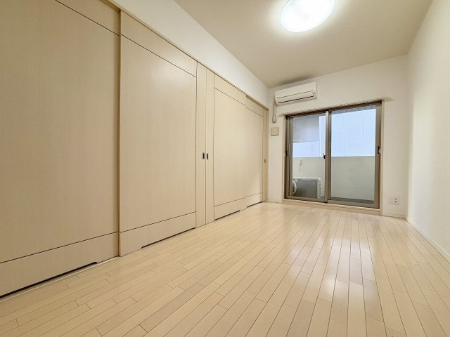 LUMINOUS新大阪の洋室