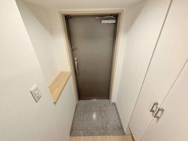 LUMINOUS新大阪の玄関