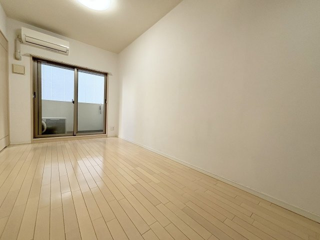 LUMINOUS新大阪の洋室