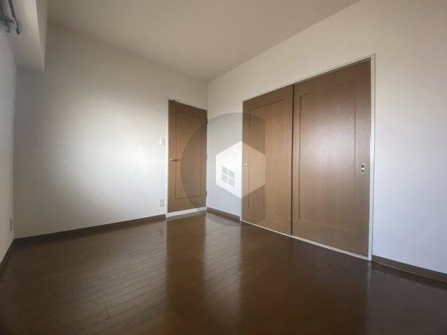 ロイヤルヴィラ東大阪の洋室