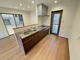 【キッチン】 | 東区上温品4　限定1棟【P並列2台可】 | 機能的なシステムキッチン☆オール電化