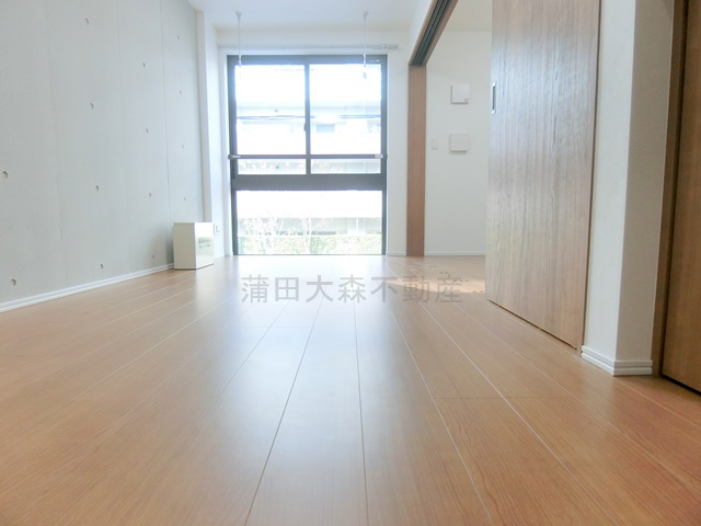 ラヴィエール羽田スカイゲートの居間・リビング|LDK　10帖