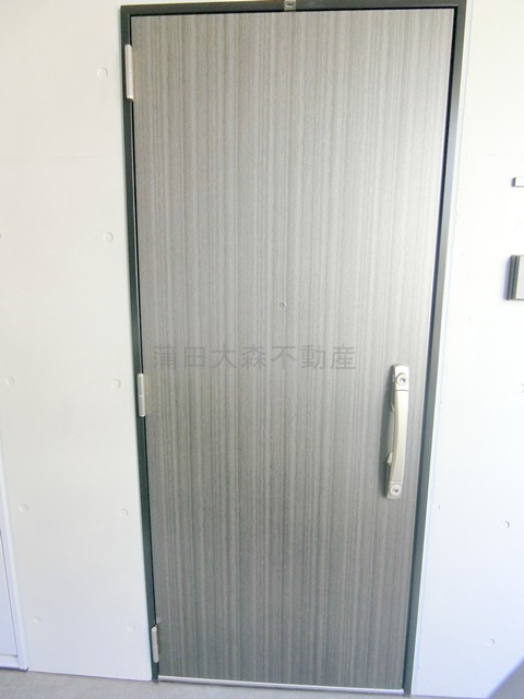 ラヴィエール羽田スカイゲートの玄関