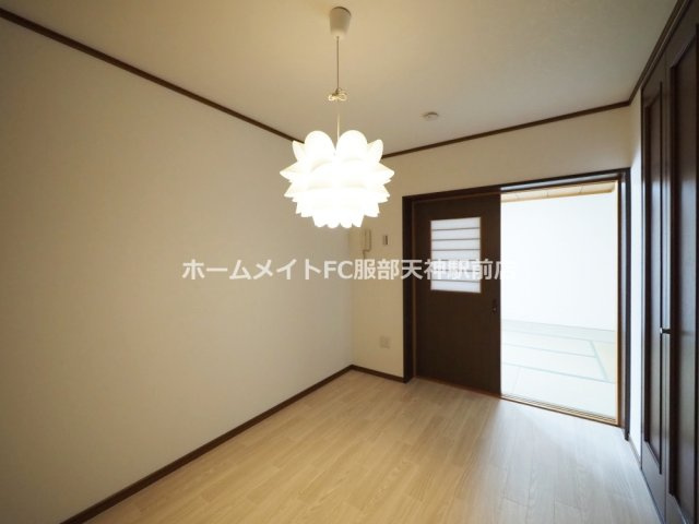 ハイツ西田の洋室
