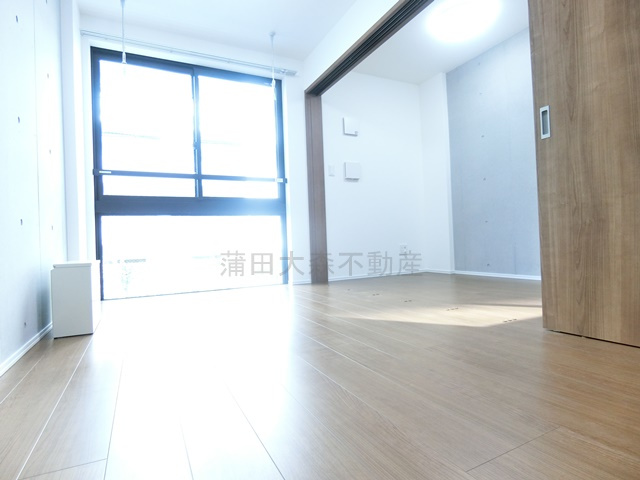 ラヴィエール羽田スカイゲートの居間・リビング|LDK10帖