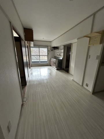 御崎南ビルの居間・リビング|使いやすい居間です