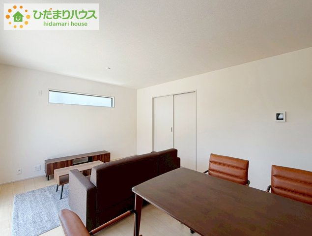 いわき市平南白土２期　新築戸建　1号棟の居間・リビング|リビング大きな窓からは、暖かな日の光が降り注ぎます・・・