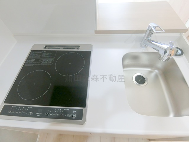 ラヴィエール羽田スカイゲートのキッチン|二口IHコンロ付きシステムキッチン