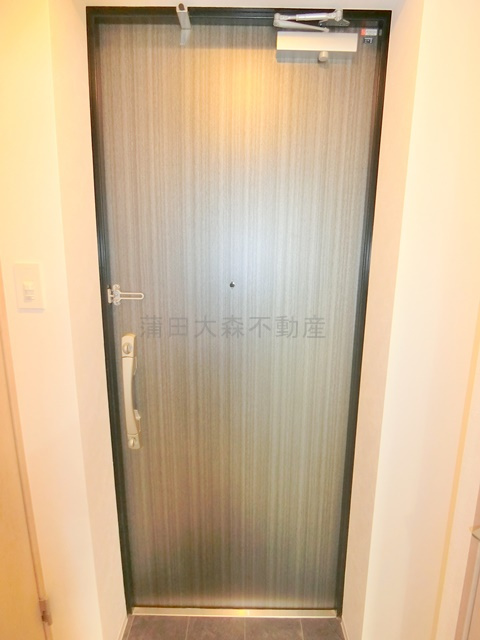 ラヴィエール羽田スカイゲートの玄関