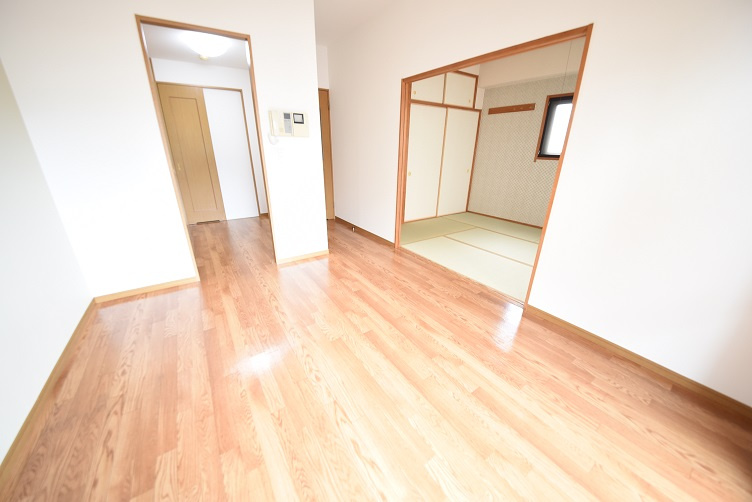 呉三条1丁目分譲賃貸マンションの居間・リビング