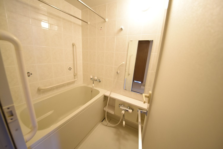 呉三条1丁目分譲賃貸マンションの浴室