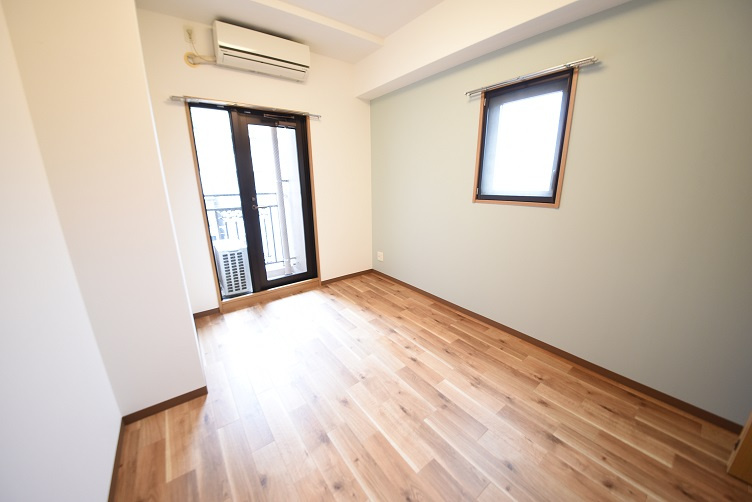 呉三条1丁目分譲賃貸マンションの居間・リビング