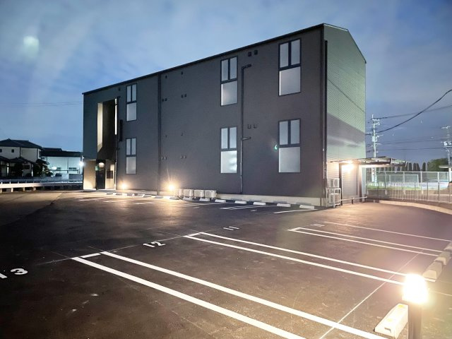 Shining Cielの駐車場