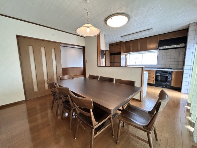 【居間・リビング】 | 築地町　事業用物件