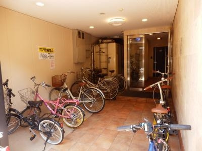 メゾンYM（メゾンワイエム）の駐車場|駐輪場