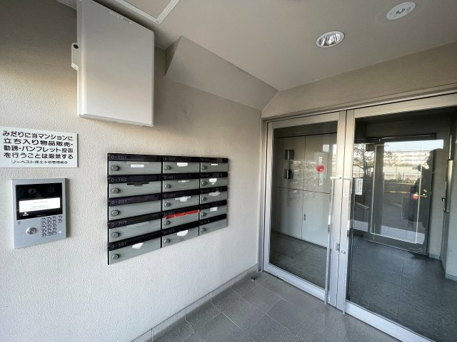 キッチンからボーッと外を眺められる。その時間は何にも代えがたい至福の時間。忙しいからこそ、そんな時間も大切に。な、『リーベスト保土ケ谷Ｄ棟』リフォ―ム