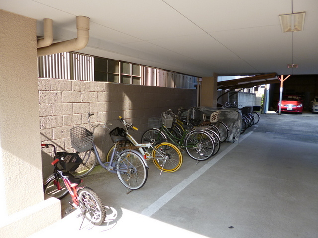 ハイムジョイフルのその他共用部分|敷地内専用駐輪場有り。