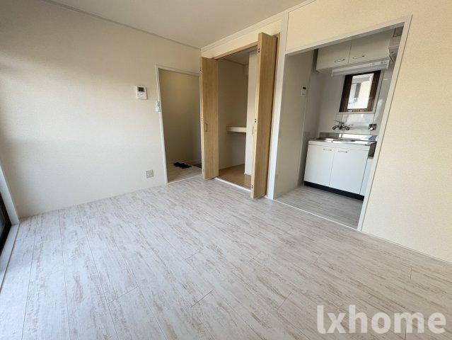 ネオパレス浅川2号館の居間・リビング