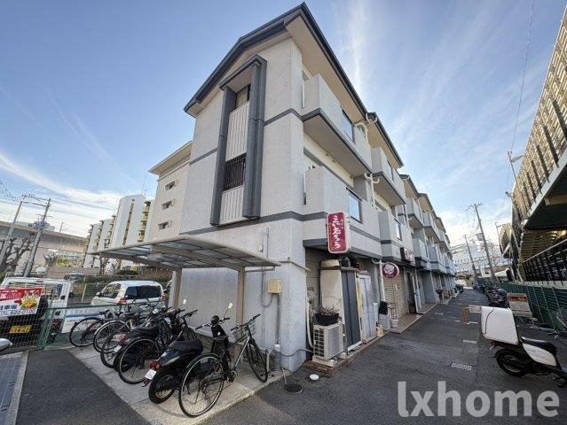 ネオパレス浅川2号館のエントランス