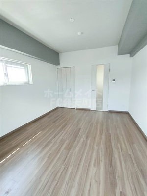 【居間・リビング】 | プラムコート | こちらの居間で趣味の時間をお楽しみください