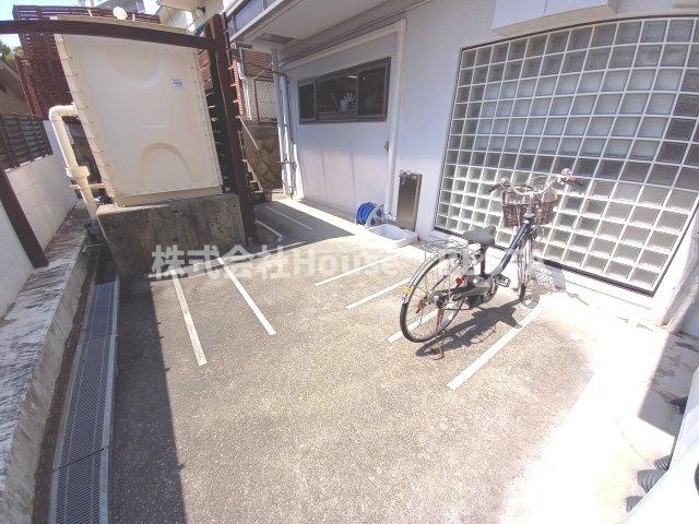 サンクラッソ阪急六甲駅前EASTの駐車場