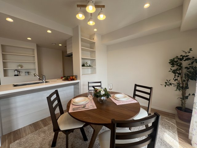 ババンババンバンヴァンティアン横濱（リノベ済みだよ）の居間・リビング|ゆったりとした居間です