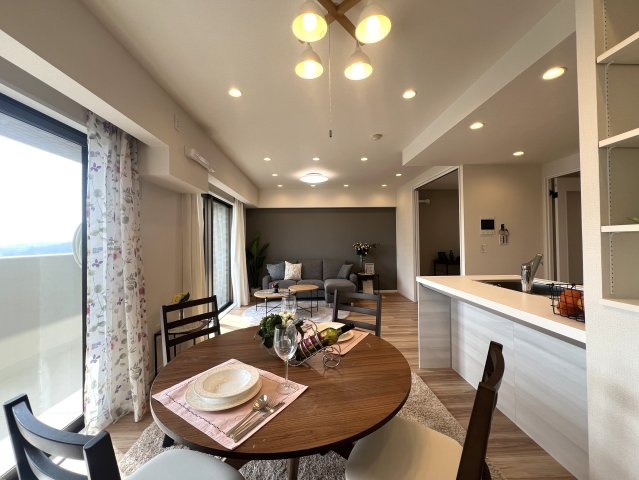 ババンババンバンヴァンティアン横濱（リノベ済みだよ）の居間・リビング|使いやすい居間です