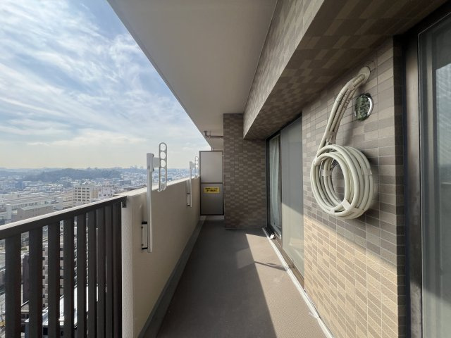 ババンババンバンヴァンティアン横濱（リノベ済みだよ）のバルコニー|開放的で明るい空間を演出してくれるバルコニーです