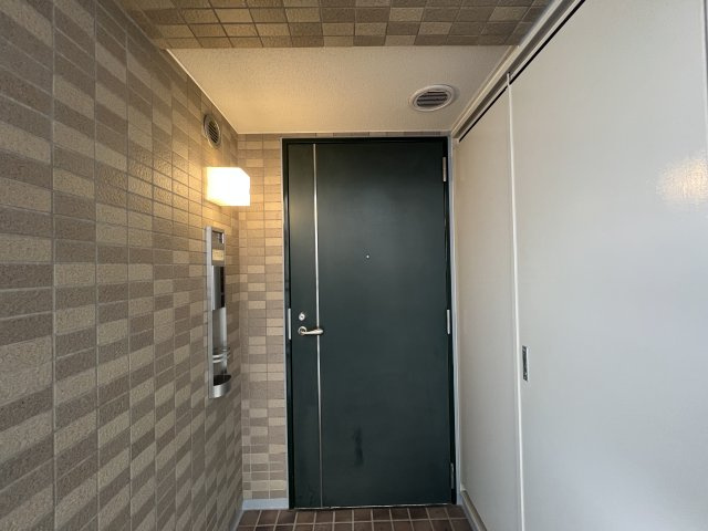 ババンババンバンヴァンティアン横濱（リノベ済みだよ）の玄関|シンプルで使いやすい玄関です