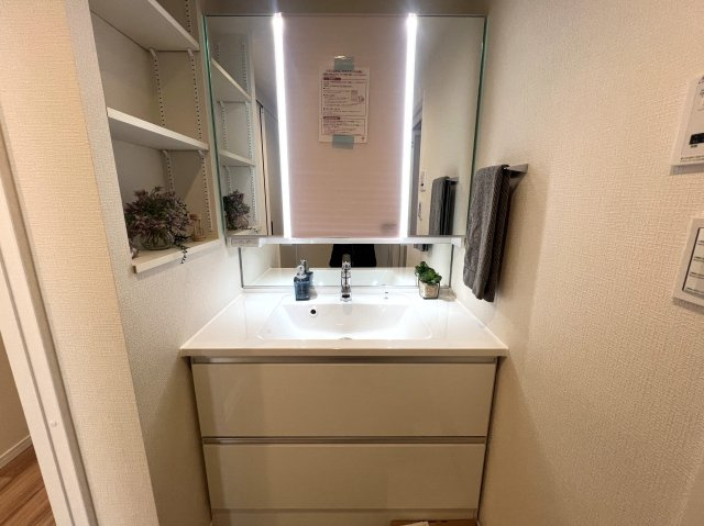 ババンババンバンヴァンティアン横濱（リノベ済みだよ）の独立洗面台|独立洗面台、朝の身支度には欠かせません