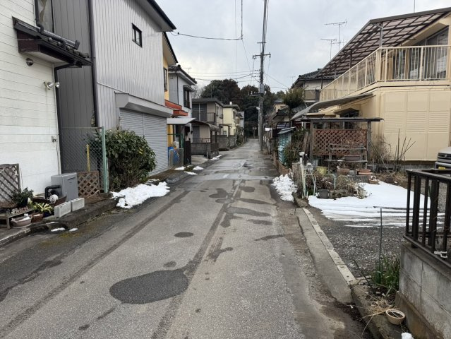 【建物未登記】静かな日常の住処♪小山市南飯田の中古戸建の前面道路含む現地写真