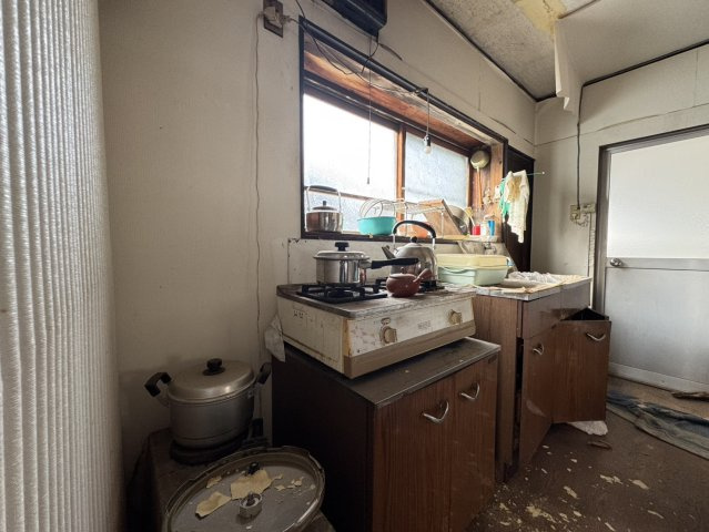【建物未登記】静かな日常の住処♪小山市南飯田の中古戸建のキッチン|コンパクトなキッチンで掃除もラクラク