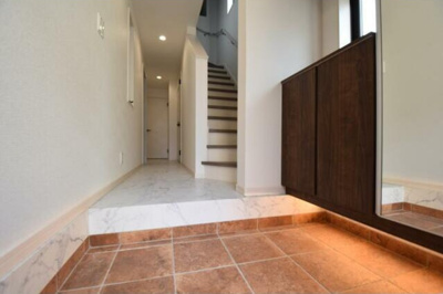 【玄関】 | 笹塚３丁目～「笹塚」駅８分・LDK２１帖で広々とした開放感～