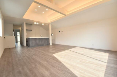 【居間・リビング】 | 笹塚３丁目～「笹塚」駅８分・LDK２１帖で広々とした開放感～