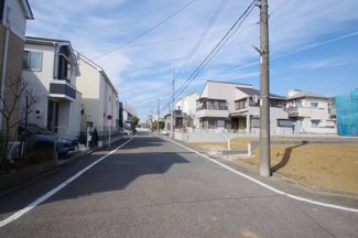 【前面道路含む現地写真】