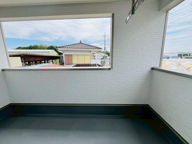 【Cradle Garden】　古河市諸川　第９　全3邸のバルコニー|〇３号棟　バルコニー〇
屋根付きのインナーバルコニーなら、急な雨でも安心♪共働きのご夫婦にもおすすめです（＾＾）
2026年5月撮影