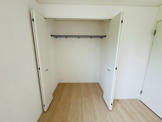 【Cradle Garden】　古河市諸川　第９　全3邸の収納|〇３号棟　クローゼット〇
上の空間も最大限活かせる収納です♪
2026年5月撮影