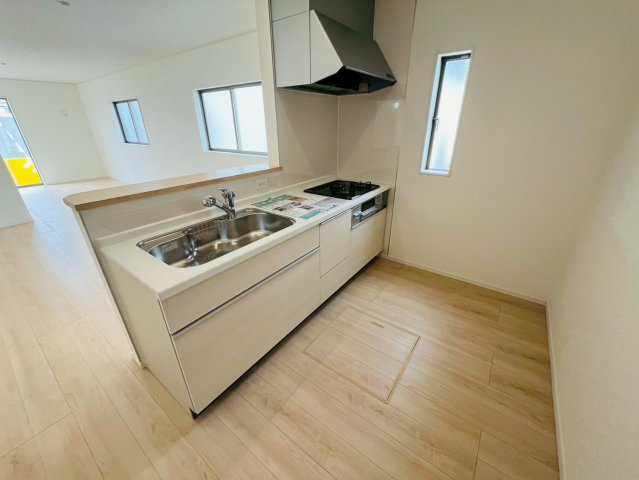 【Cradle Garden】　古河市諸川　第９　全3邸のキッチン|〇３号棟　キッチン〇
収納豊富なキッチン♪大容量スライド収納と床下収納完備で食器や保存食などを保管しておくことができます（＾＾）
2026年5月撮影