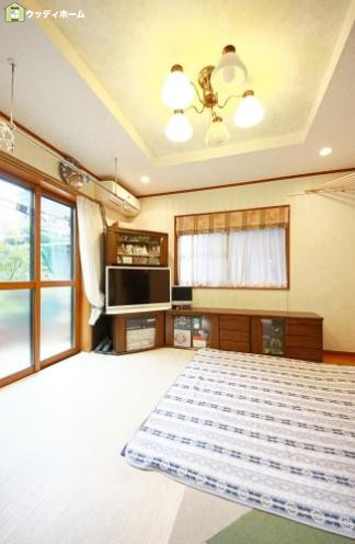 川口市東本郷　中古一戸建ての居間・リビング