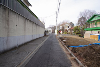 【前面道路含む現地写真】 | 【仲介手数料無料！！】府中市紅葉丘2丁目　建築条件なし売地（全2区画）1号地　3390万円