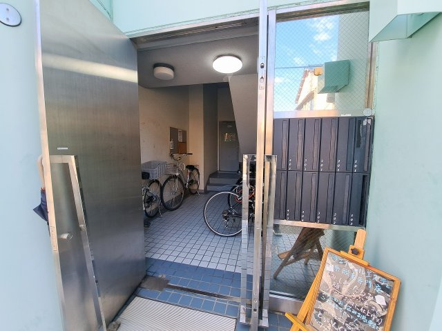 テクノコート久寿川のエントランス
