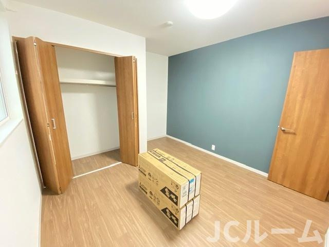 ヒルズソレイユの洋室|建設中。反転タイプの部屋の写真です