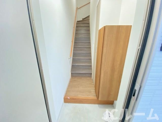 ヒルズソレイユの玄関|建設中。反転タイプの部屋の写真です