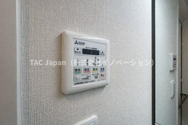 アーバンヒルズ北綾瀬第2の冷暖房・空調設備|雨の日や花粉の季節も、浴室が頼れる乾燥スペースに早変わり。さらに暖房機能付きで、冬場のヒートショック対策にも配慮。清潔さと快適さを両立する、うれしい設備です。