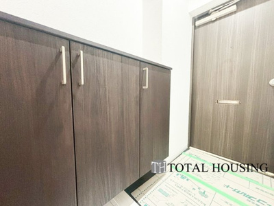 【玄関】 | マンション平岸天神山 | 落ち着いた雰囲気の玄関は大切なお客様を迎えるのに最適です。毎日の外出や帰宅の際にも気持ちを落ち着かせてくれる空間である事間違いないですね。